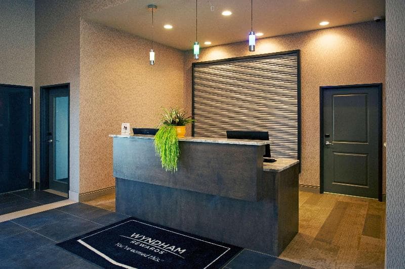 Wingate by Wyndham Calgary Airport 4