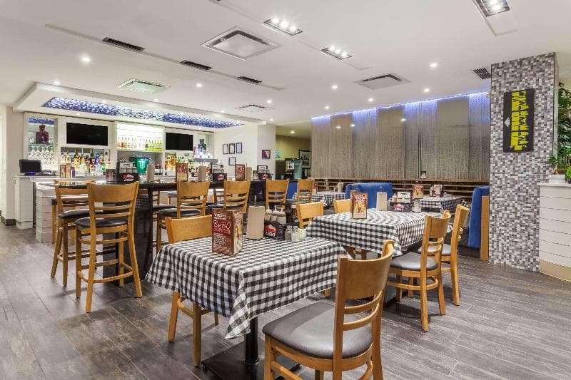 Radisson Hotel Edmonton Airport 4