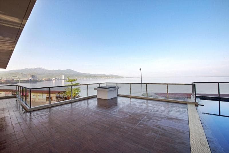 Whiz Prime Hotel Megamas Manado photo 1