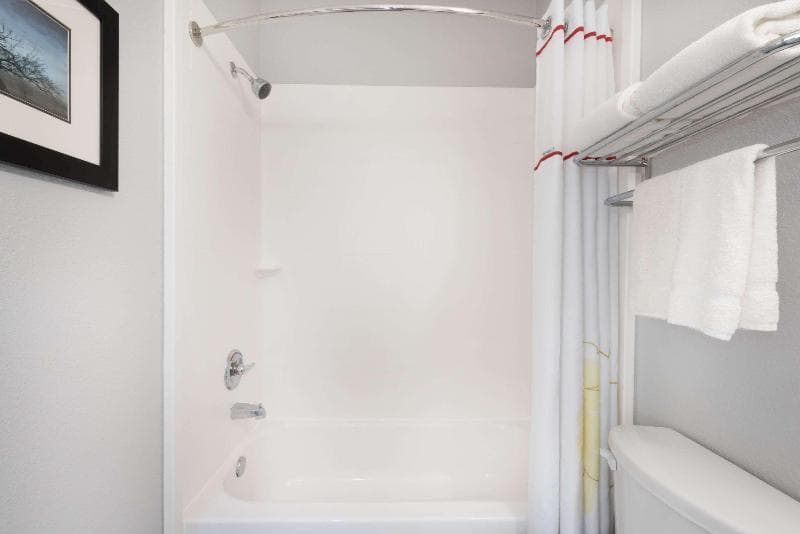 Hawthorn Suites by Wyndham Midland 4