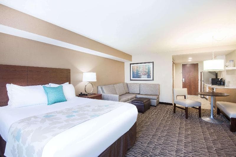 Hawthorn Suites by Wyndham St. Clairsville 4