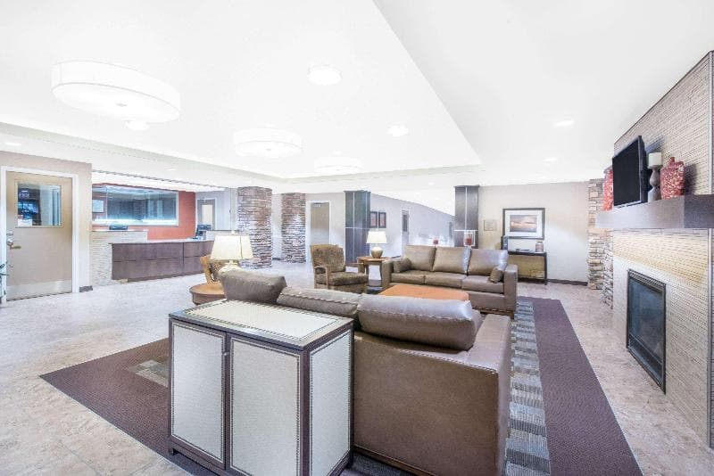 Hawthorn Suites by Wyndham Dickinson 3
