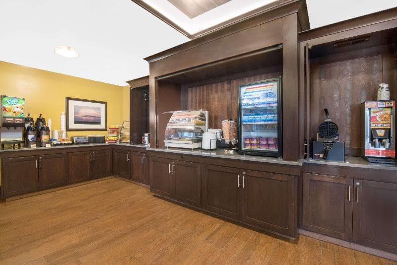 Hawthorn Suites by Wyndham Dickinson 1