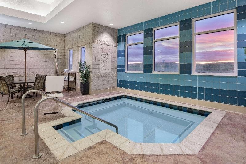 Hawthorn Suites by Wyndham Dickinson 2