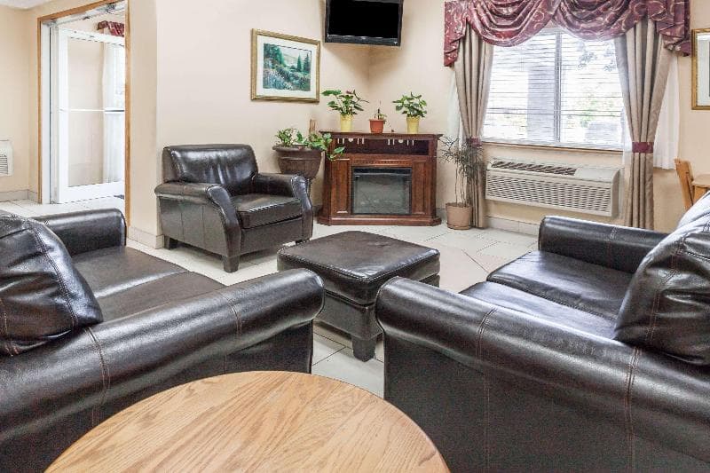 Days Inn By Wyndham Imlay City 5