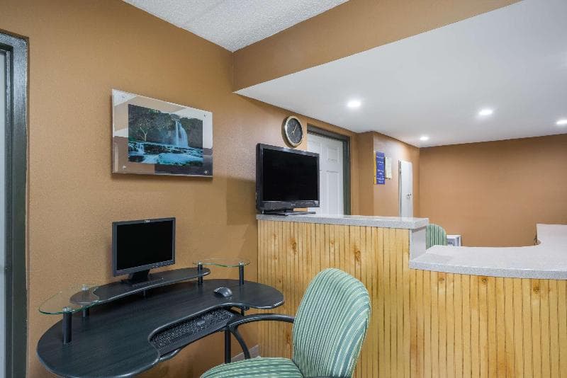 Days Inn By Wyndham Hurricane Mills photo 1