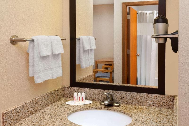 Days Inn By Wyndham Charleston photo 1