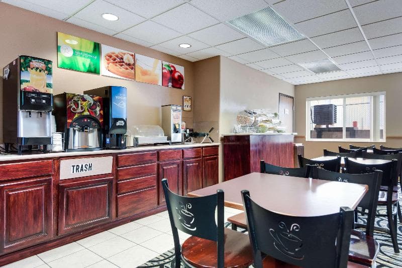 Quality Inn & Suites photo 1