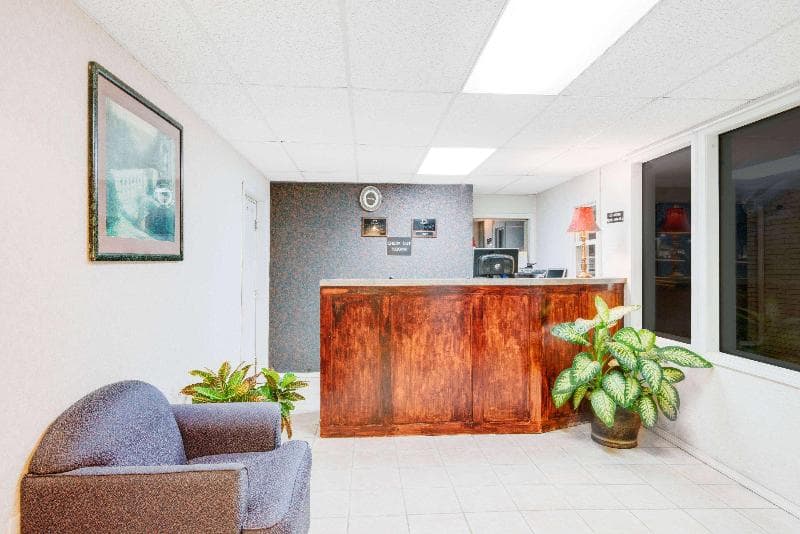 Days Inn by Wyndham Monett 4