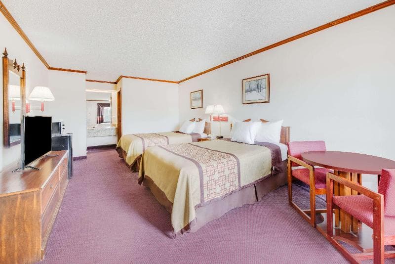 Days Inn by Wyndham Monett 3