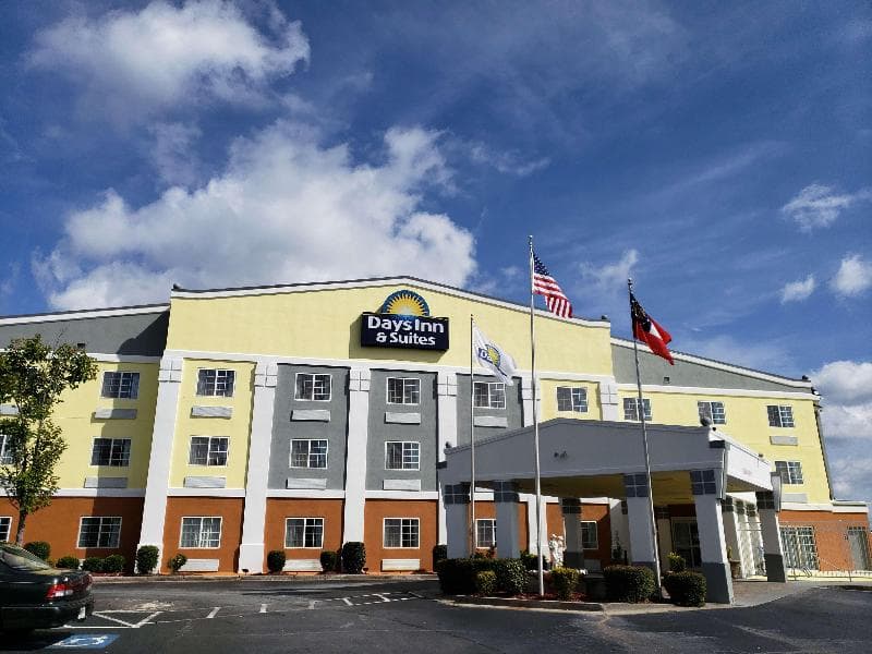 Days Inn & Suites by Wyndham Union City 4