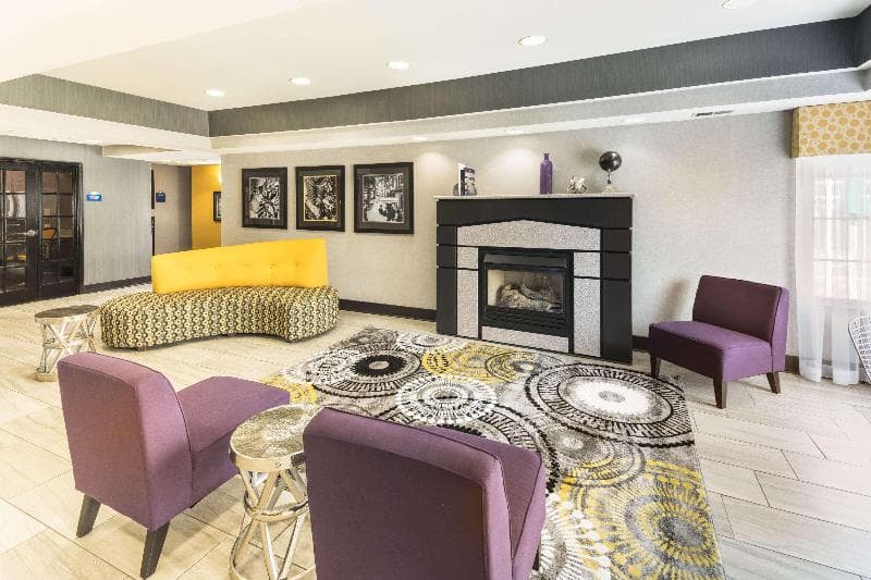 Days Inn & Suites by Wyndham Union City 5