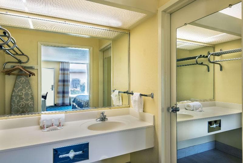 Days Inn By Wyndham South Hill 3