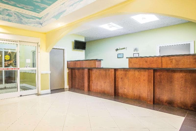 Days Inn & Suites by Wyndham Swainsboro 4