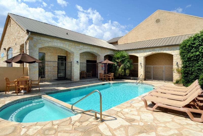 Days Inn & Suites by Wyndham Llano 5