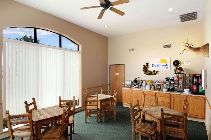 Days Inn & Suites by Wyndham Llano photo 1