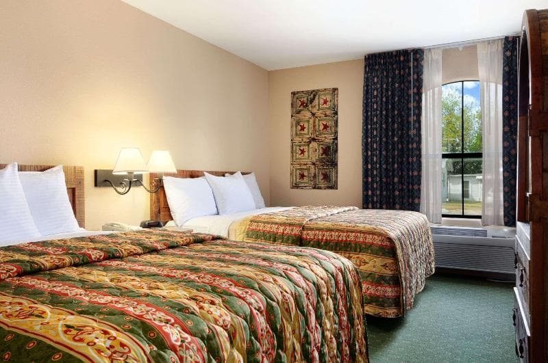 Days Inn & Suites by Wyndham Llano 3