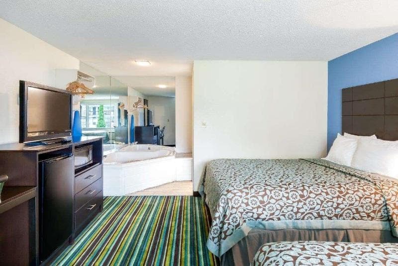Days Inn by Wyndham Lincoln 2