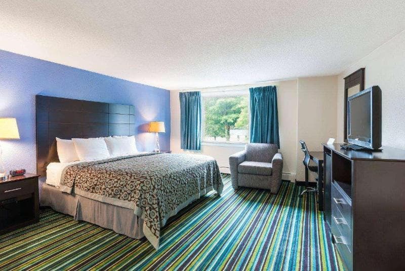Days Inn by Wyndham Lincoln photo 1