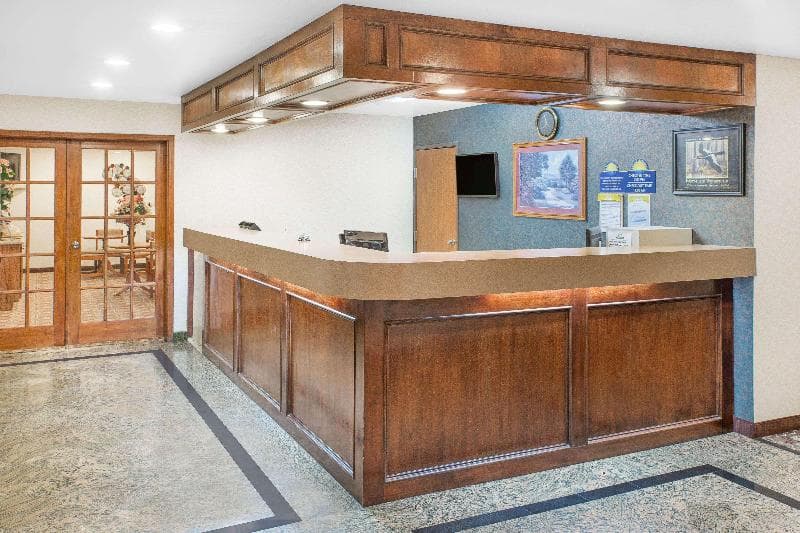Days Inn & Suites By Wyndham Brinkley 4