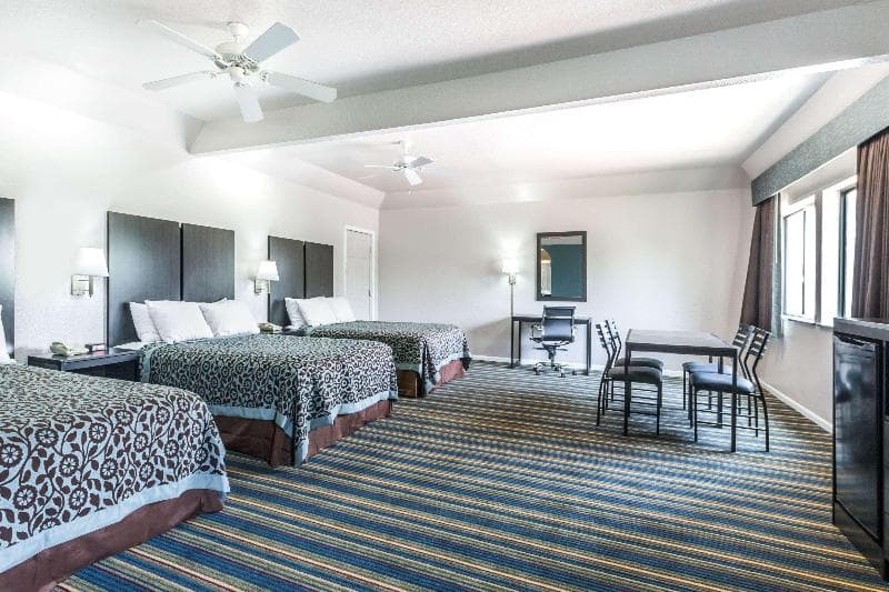 Days Inn by Wyndham Dickinson 3