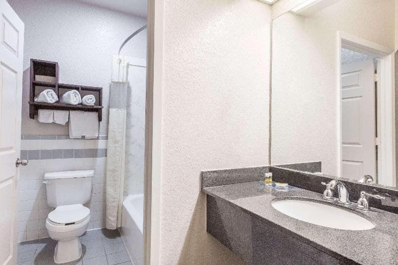 Days Inn by Wyndham Dickinson photo 1