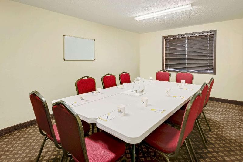 Days Inn by Wyndham Fort Dodge photo 1