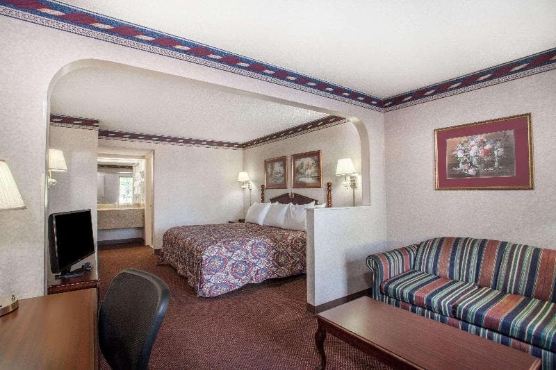 Days Inn by Wyndham Saint Pauls 2