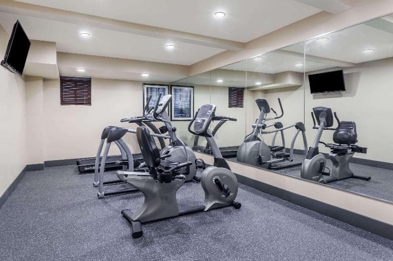 Days Inn & Suites by Wyndham Jamaica JFK Airport 4
