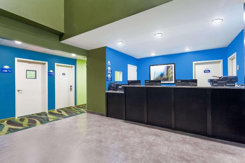 Days Inn & Suites by Wyndham Jamaica JFK Airport 3