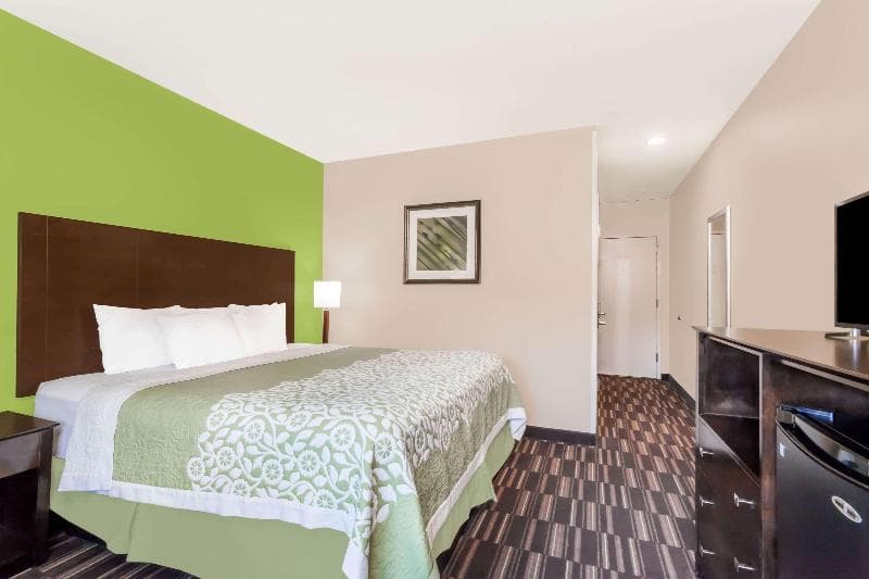Days Inn & Suites by Wyndham Jamaica JFK Airport 5