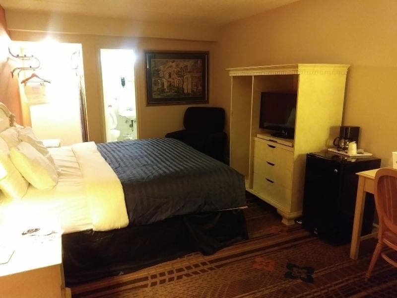 Days Inn By Wyndham Hot Springs 2