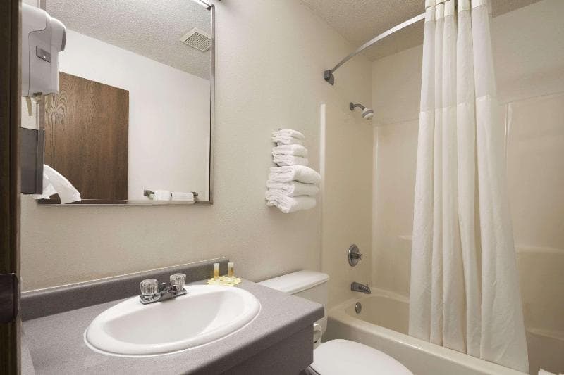 Days Inn by Wyndham Willmar 2