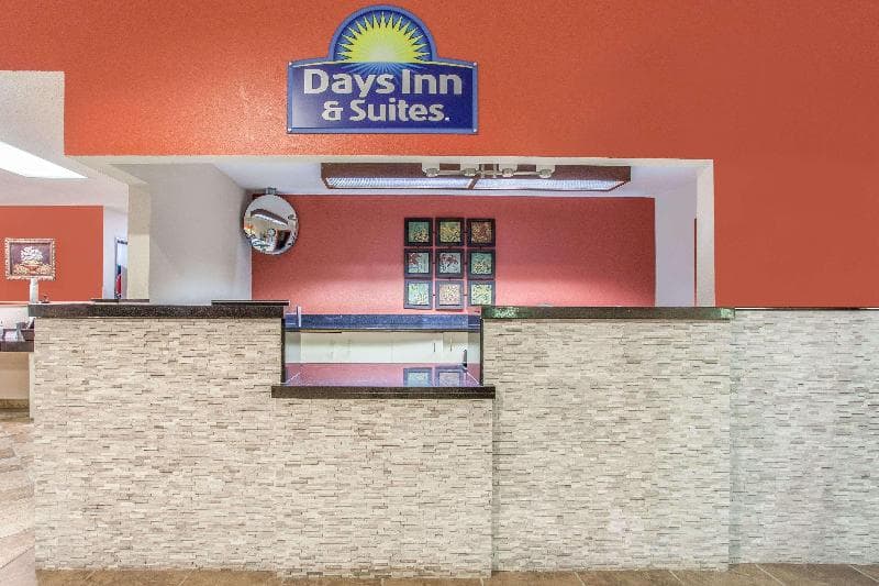 Days Inn & Suites by Wyndham Mount Pleasant 4
