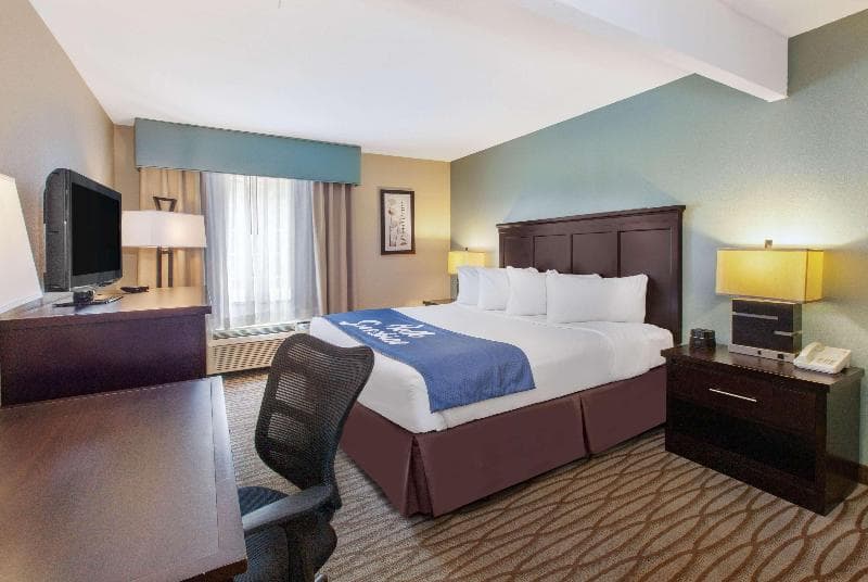 Days Inn by Wyndham Petoskey 5