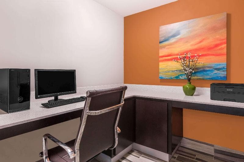 Days Inn & Suites By Wyndham Katy photo 1