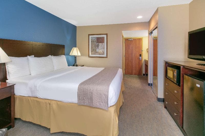 Days Inn By Wyndham Tulsa Central 5