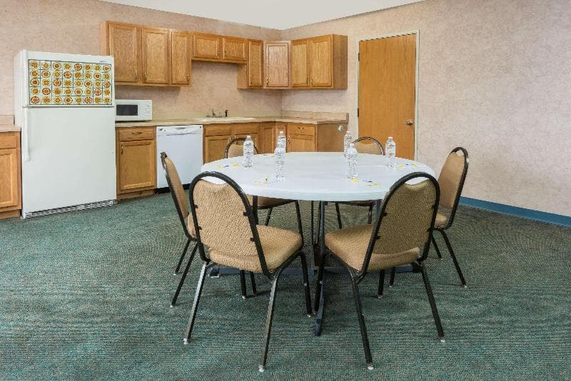 Days Inn by Wyndham Osage Beach Lake of the Ozarks photo 1