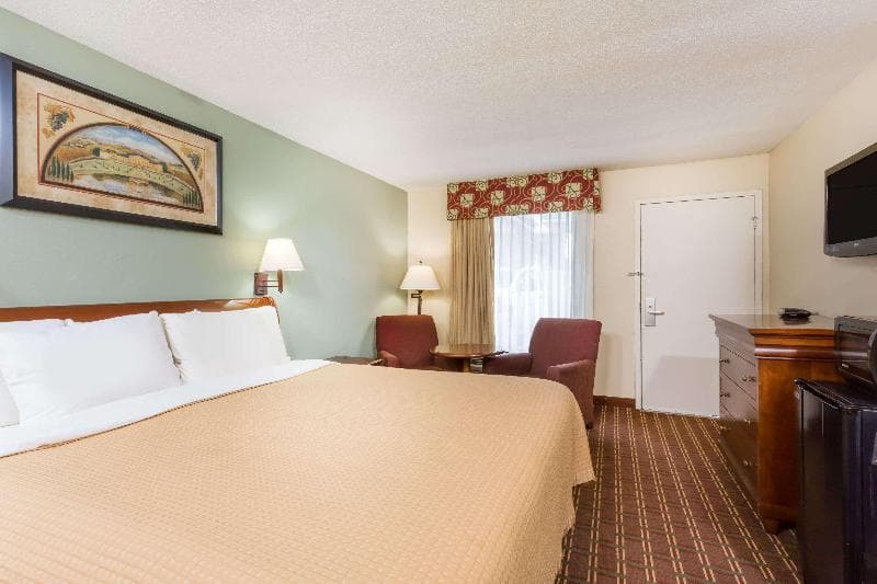 Days Inn by Wyndham Orangeburg 2
