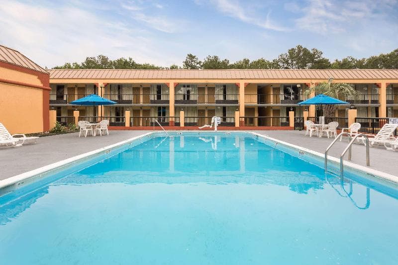 Days Inn By Wyndham Orangeburg South 4