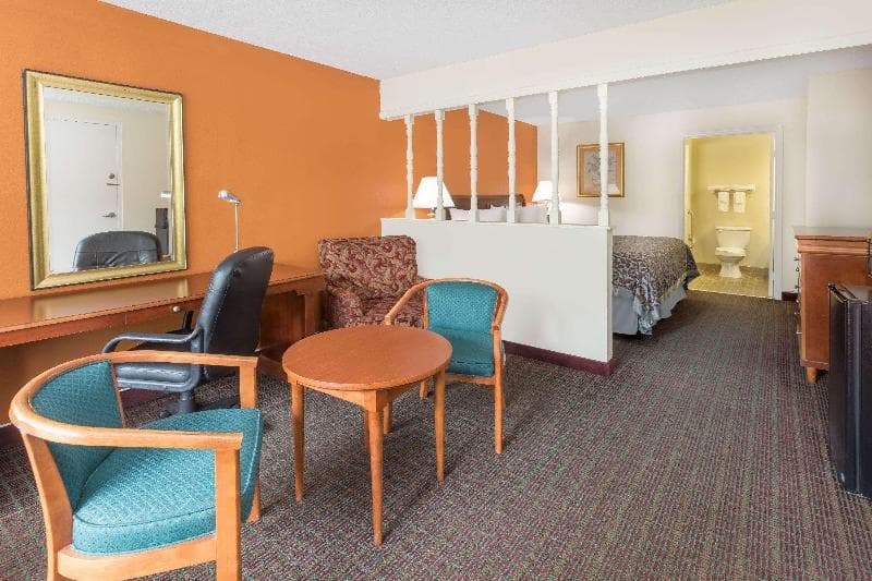 Days Inn By Wyndham Orangeburg South 2