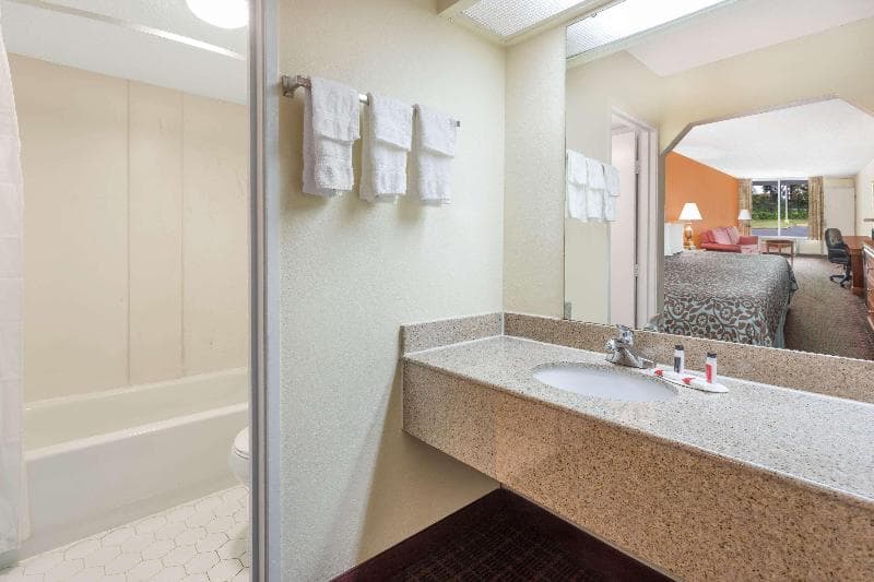 Days Inn By Wyndham Orangeburg South photo 1