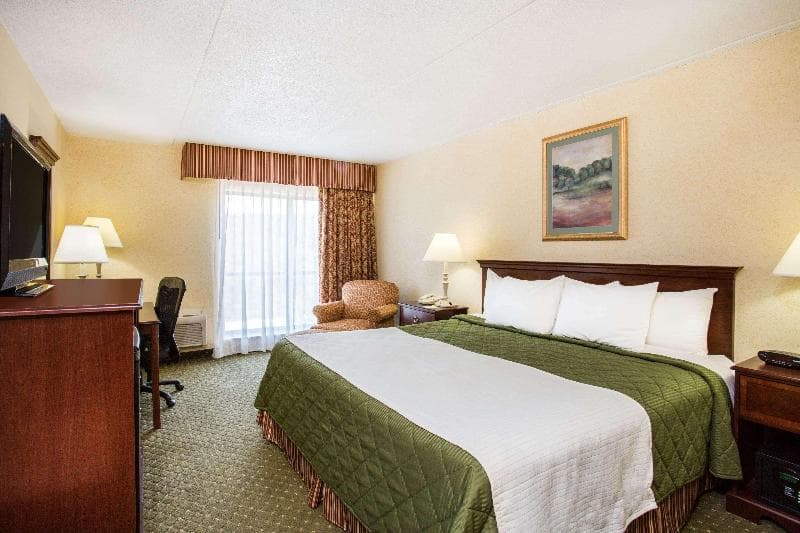 Days Inn & Suites By Wyndham Sutton Flatwoods 4