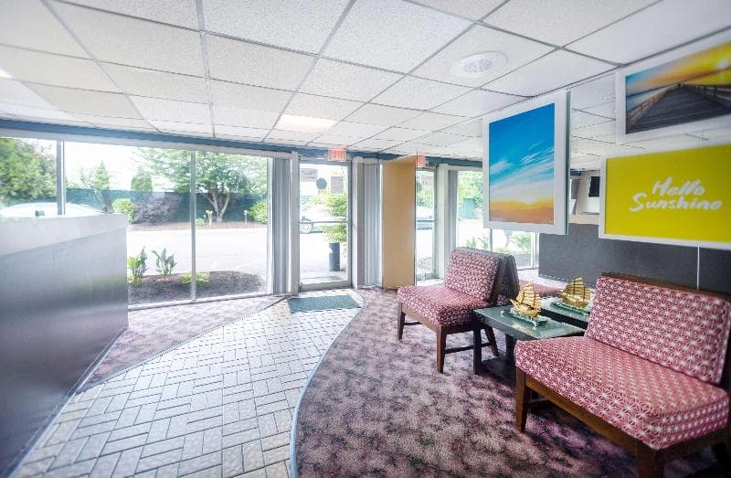 Days Inn by Wyndham Hicksville Long Island 4