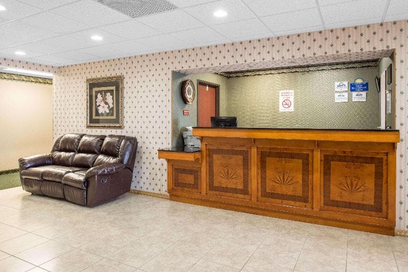 Days Inn By Wyndham Sullivan 4