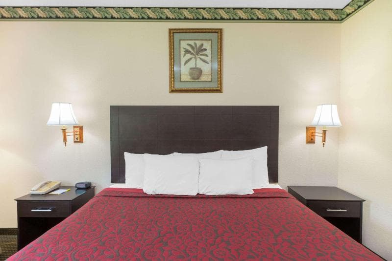 Days Inn By Wyndham Sullivan 3