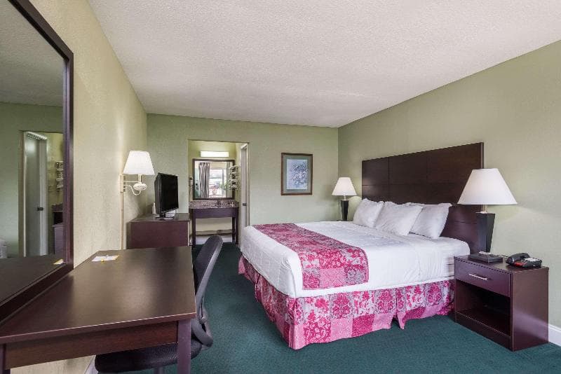Days Inn by Wyndham Jellico - Tennessee State Line photo 1