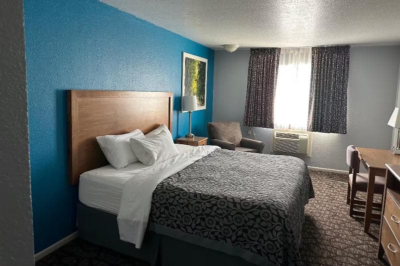 Days Inn By Wyndham Manistee photo 1