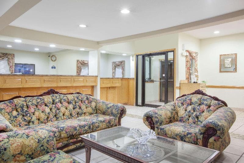Days Inn by Wyndham Centerville 4
