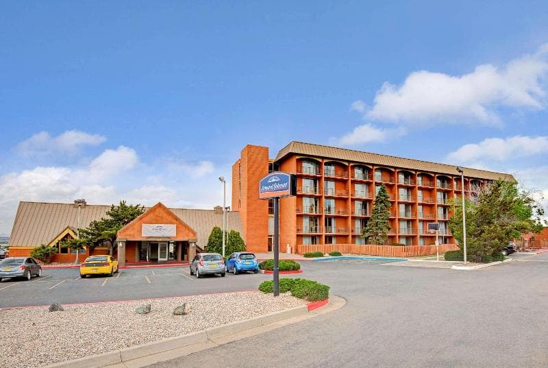 Howard Johnson by Wyndham Albuquerque Midtown 2